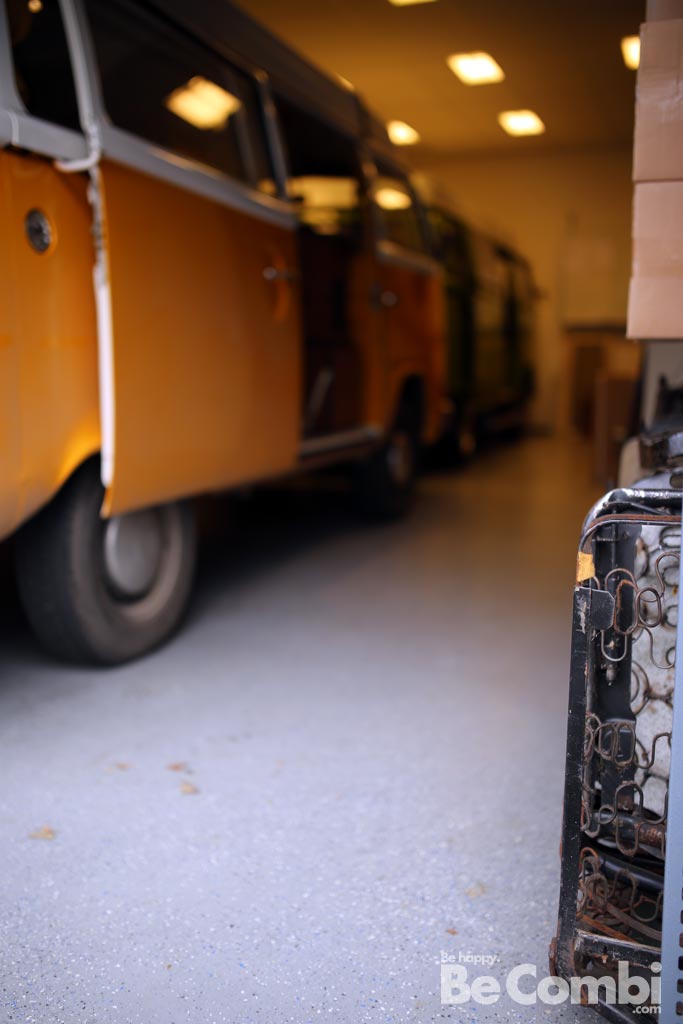 Meuble type Westfalia avec gazinière, frigo trimixte, tiroir, épicier et  table