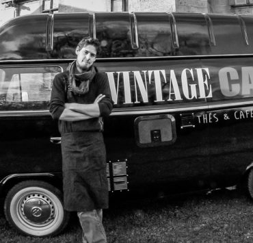 VW Combi Vintage Cafe 1 2