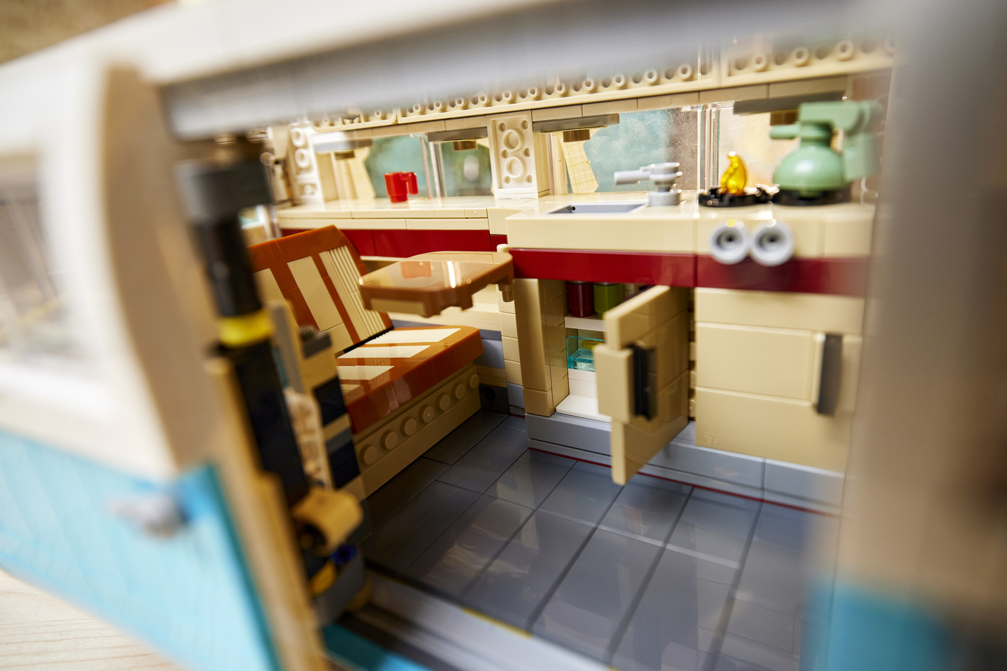 Lego T2 Campervan BeCombi 15