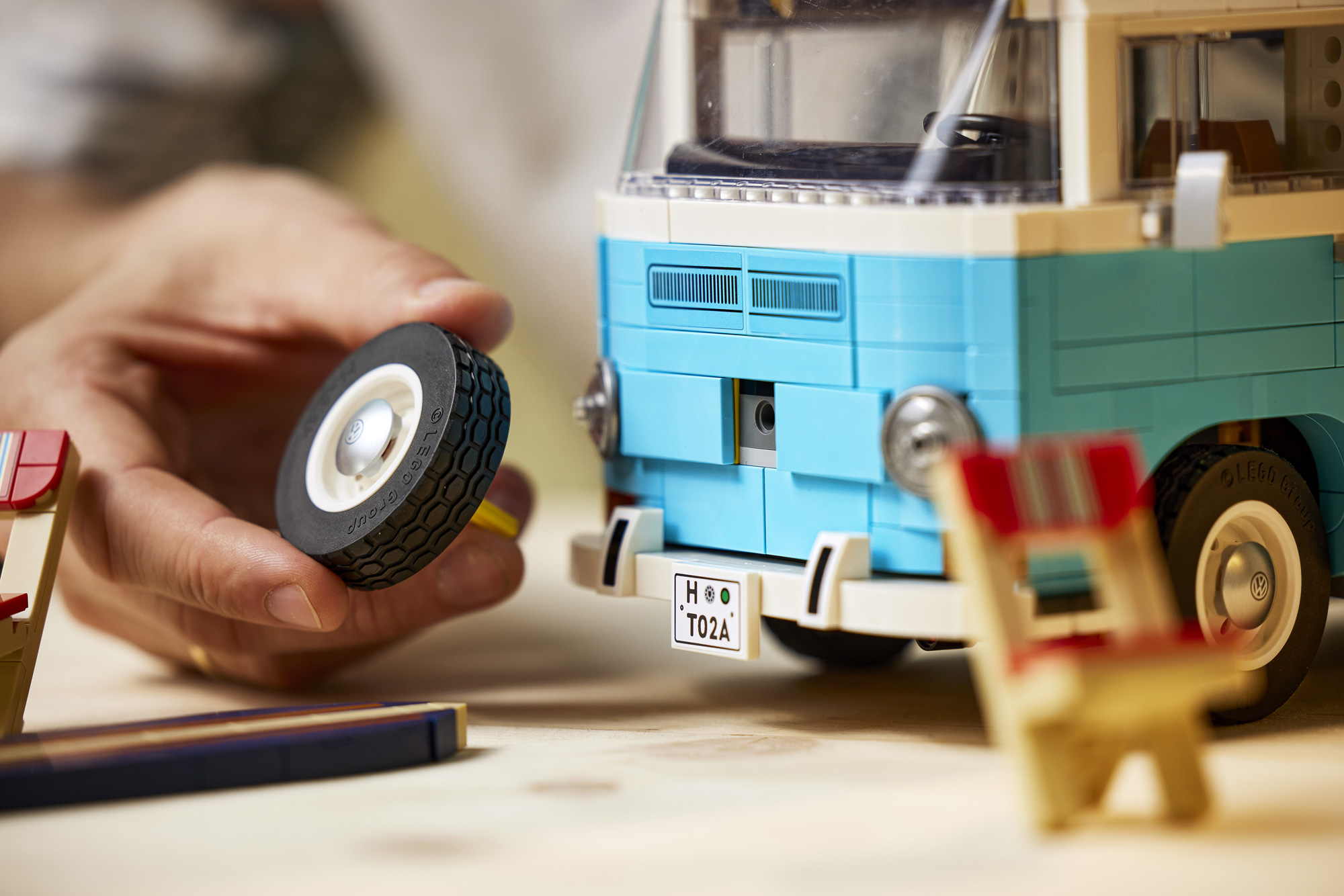 Lego T2 Campervan BeCombi 16