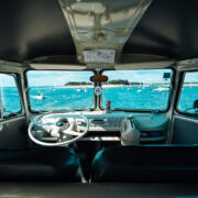 Le Golfe du Morbihan en VW Combi vintage - BeCombi