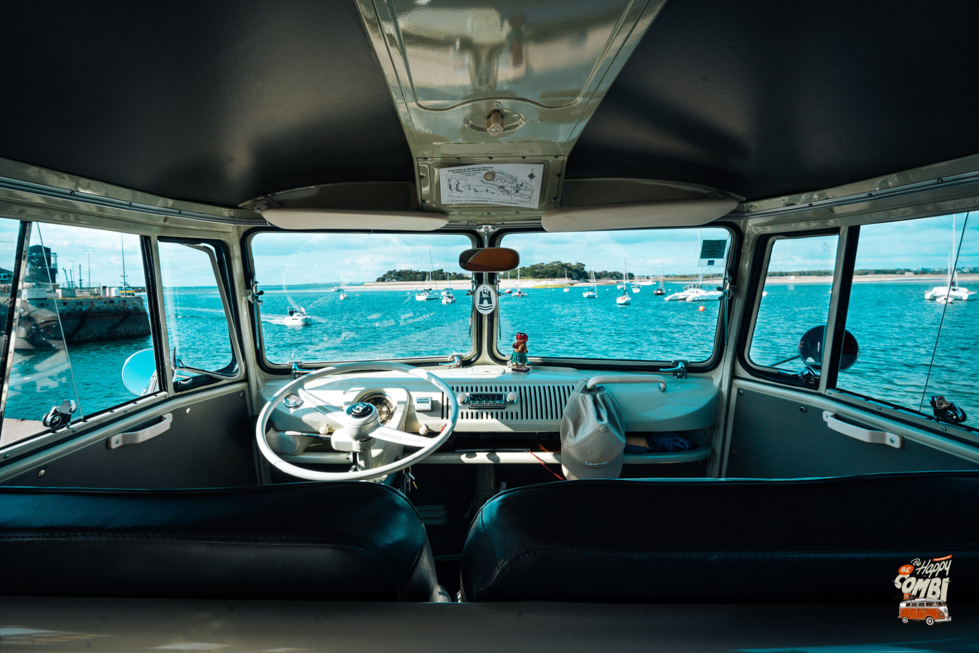 Le Golfe du Morbihan en VW Combi vintage - BeCombi