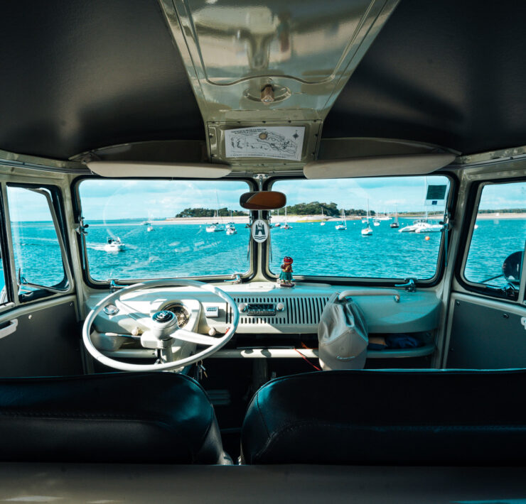Le Golfe du Morbihan en VW Combi vintage - BeCombi