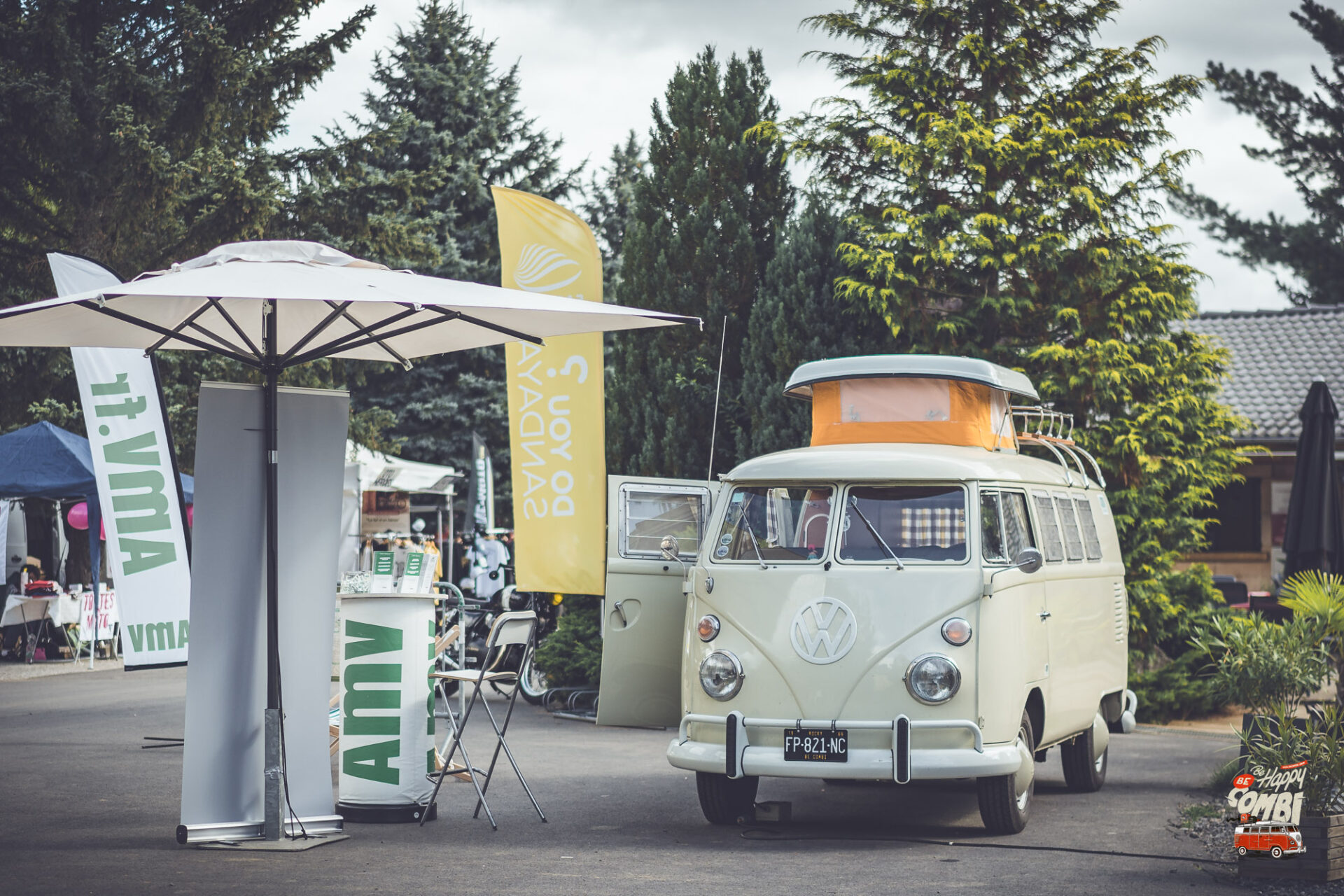 Notre VW Combi sur le stand AMV au Festival Aces Expérience