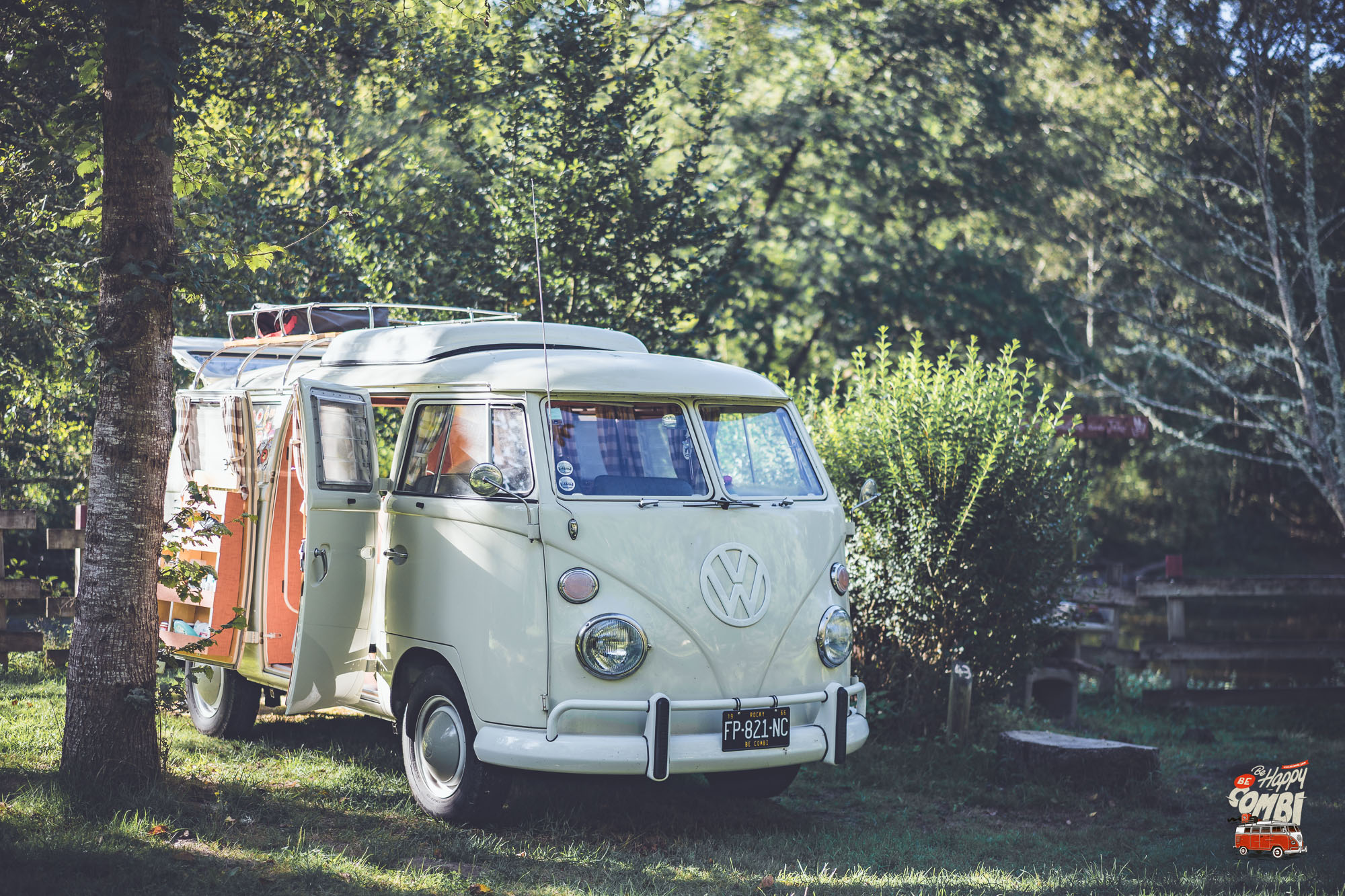 Notre Volkswagen Combi au camping des Tarteaux (63)