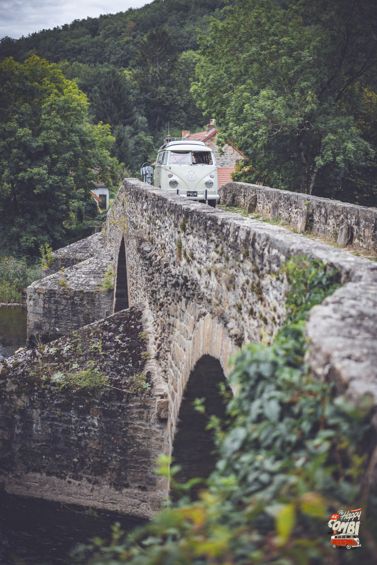 Notre VW Split de 1966 au Pont de Menat (63)